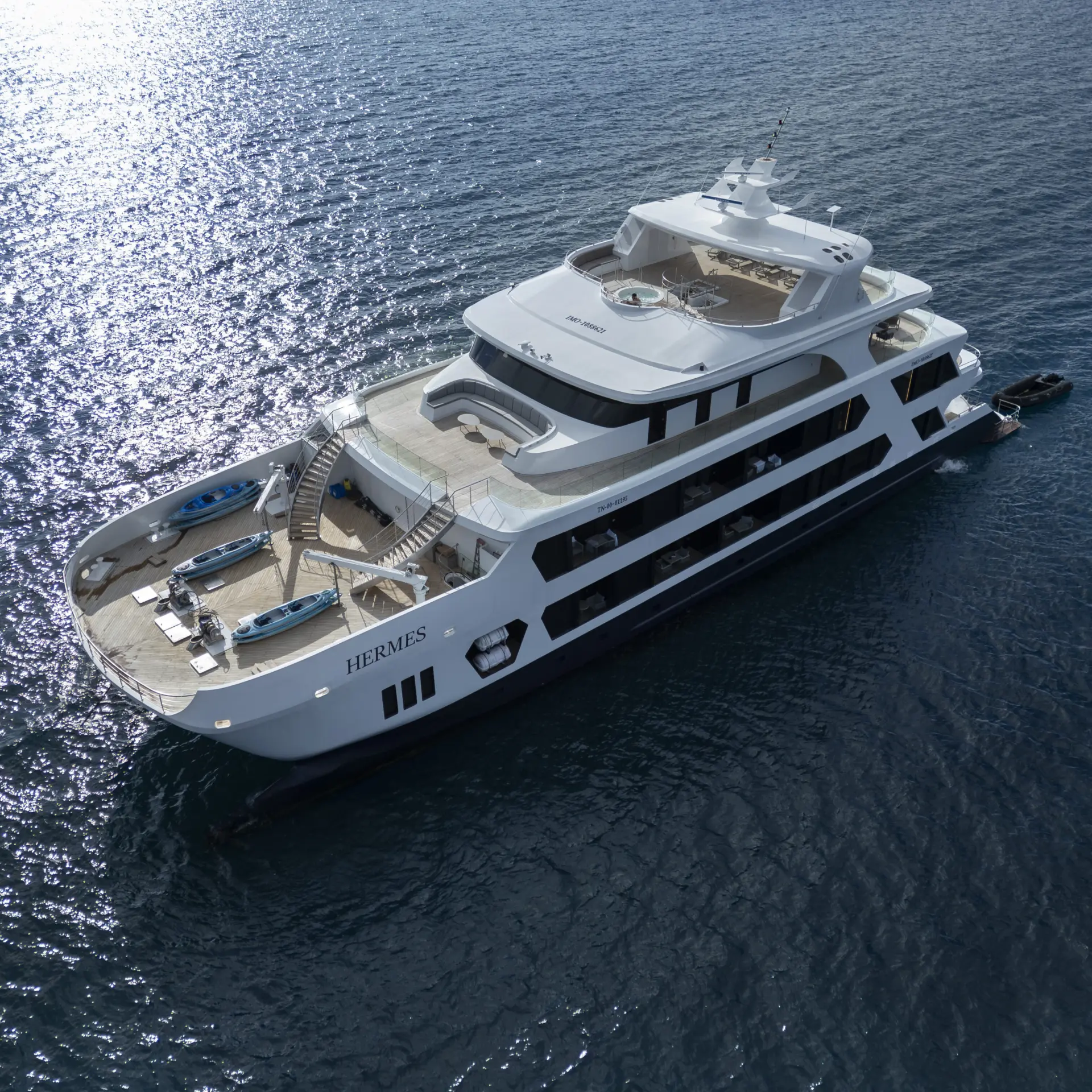 Panoramic 3 hermes galapagos mega catamaran2