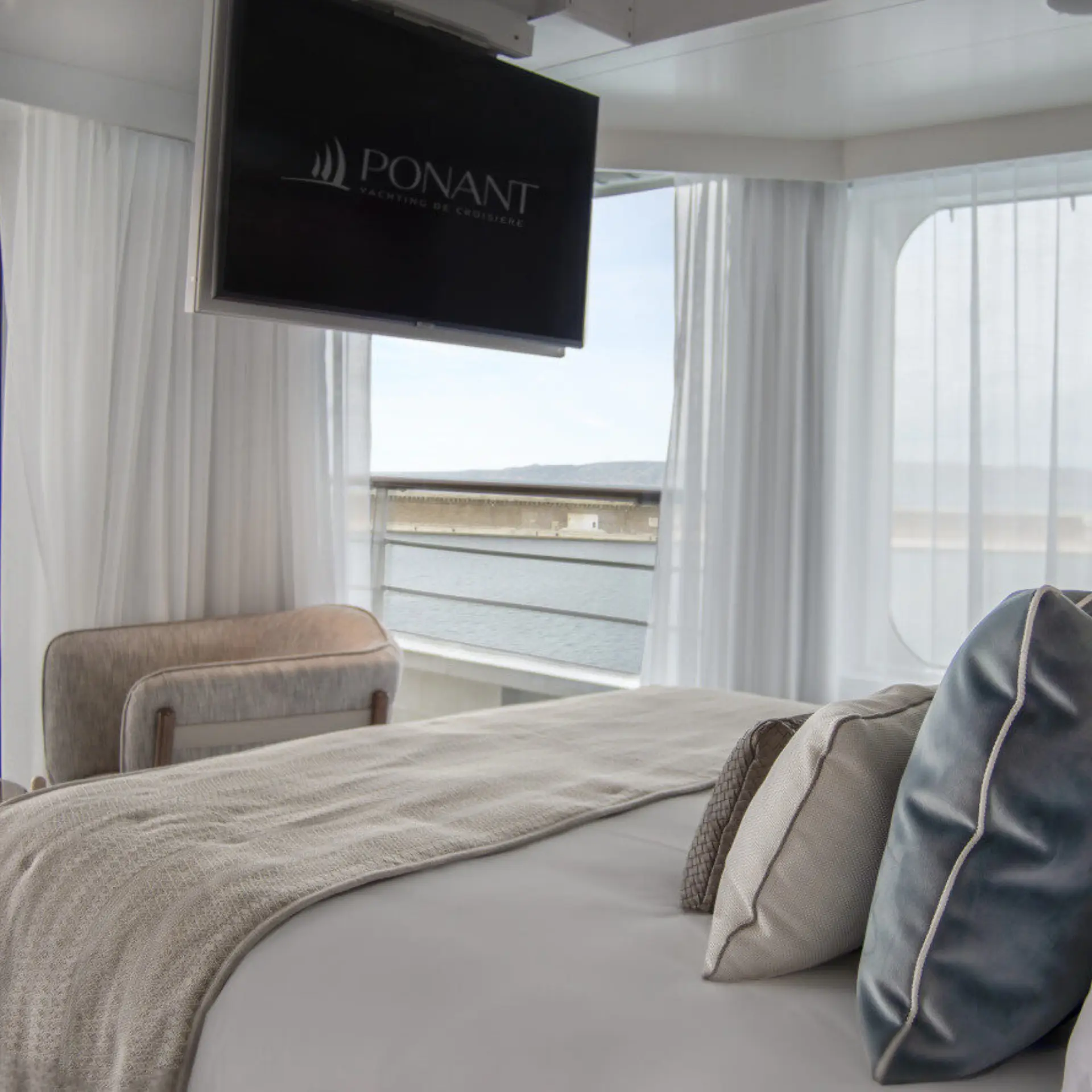 Panorama1 bellot 534 suite armateur jacuzzi mai2021ponant tamarsarkissian