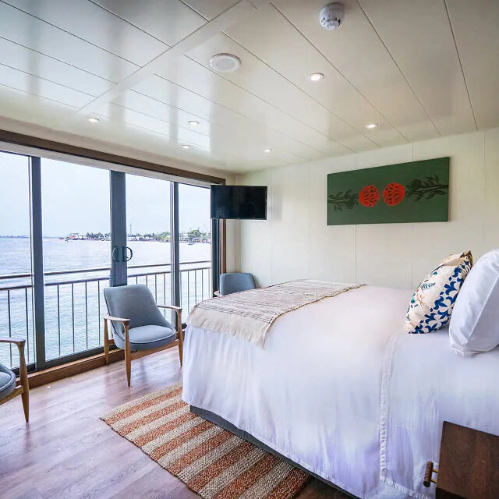 1756317451014ship49luxurysuite