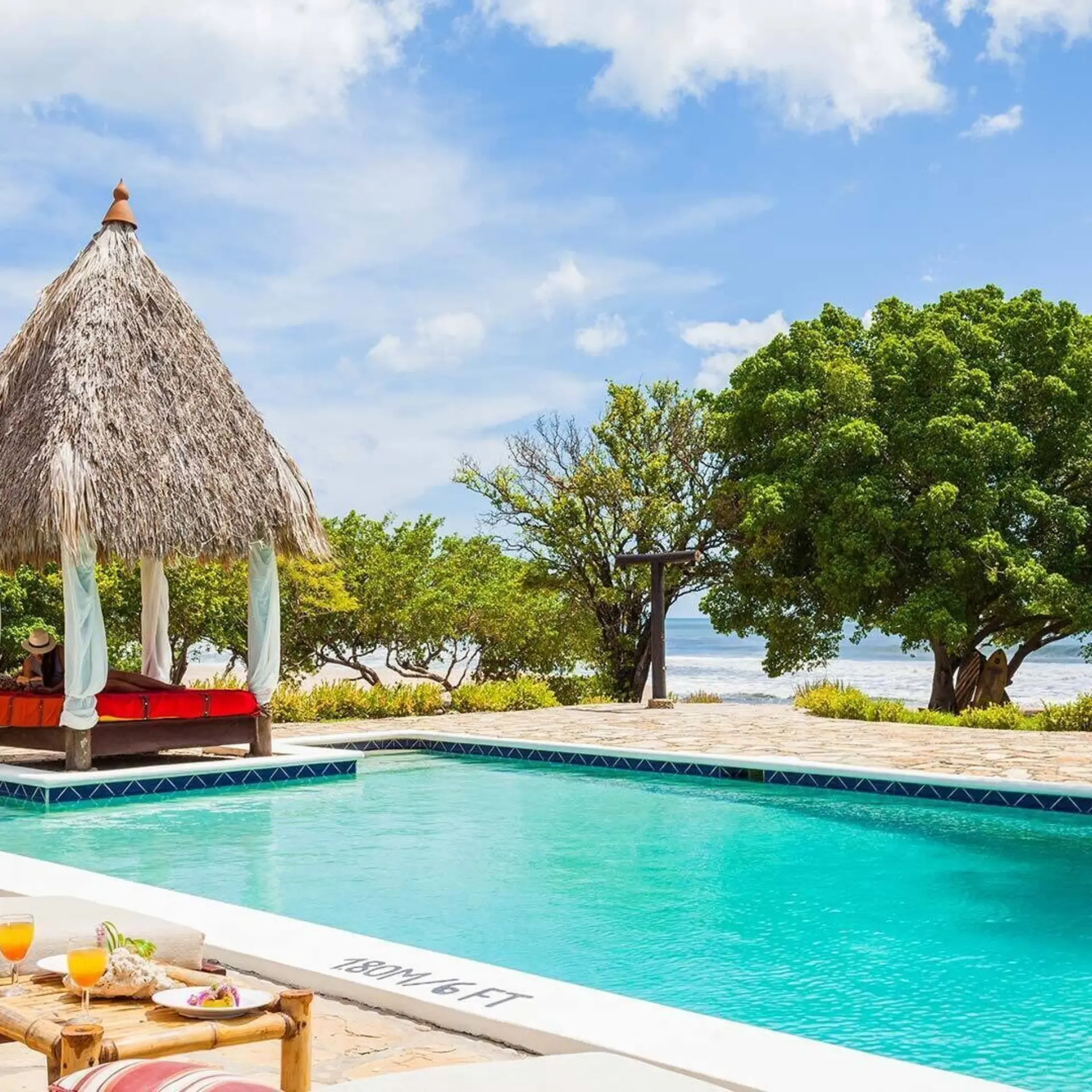 Piscina junto a la playa en nicaragua