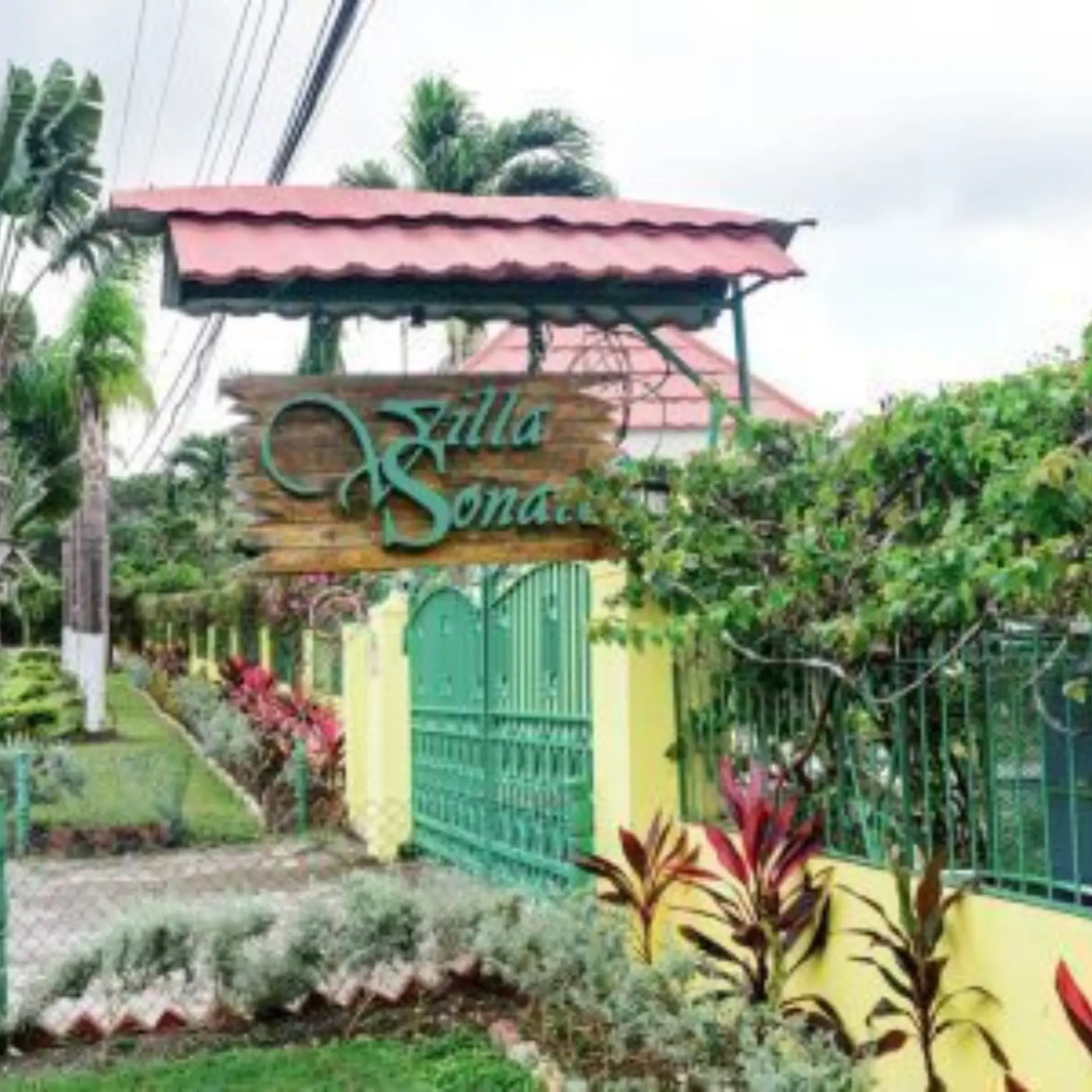 Villa sonate runaway bay 4 400x300