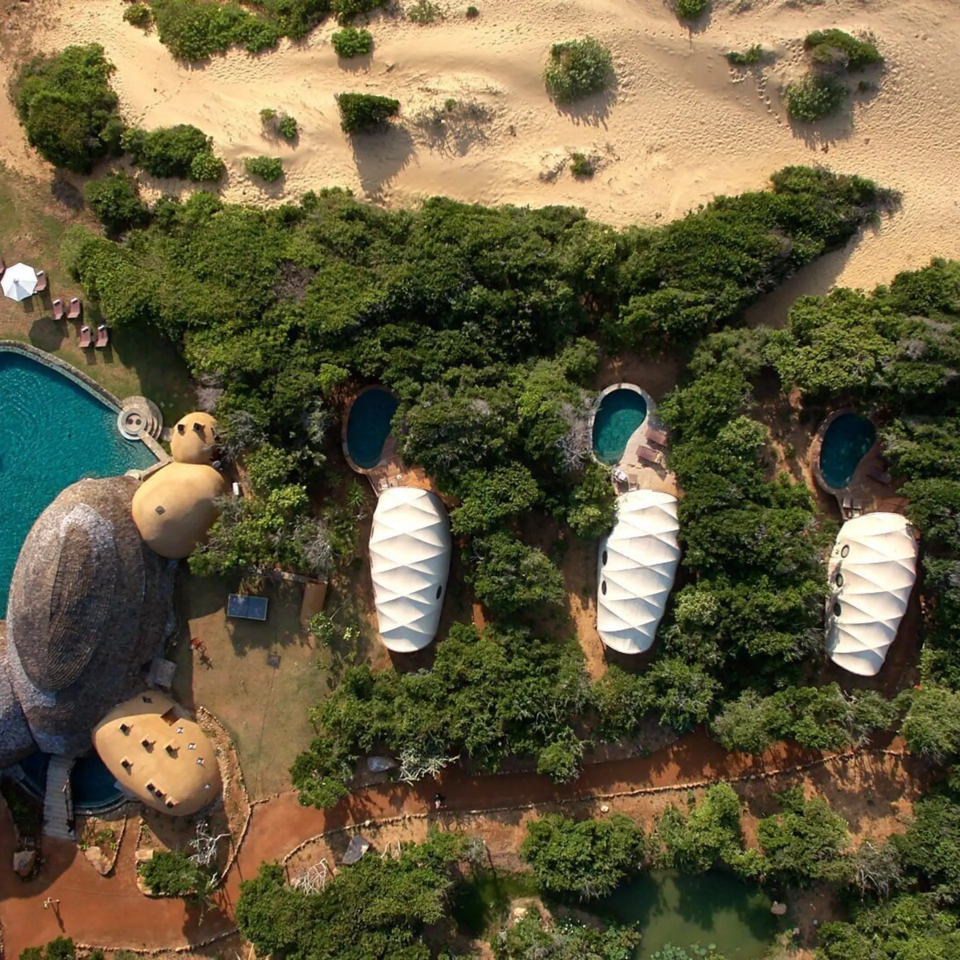 Wild coast tented lodge tenten van boven