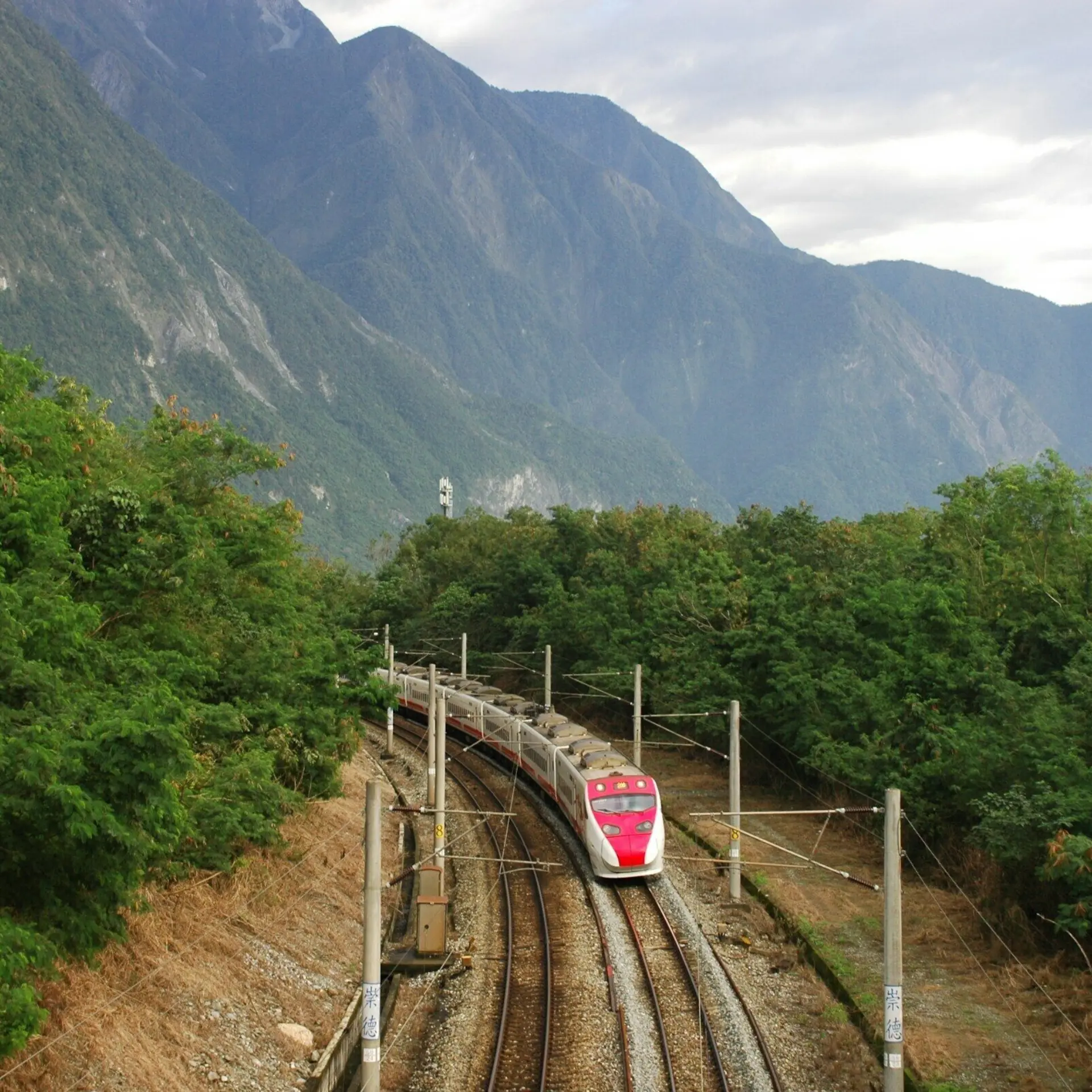 Tienko dima BN Zyrm MV51c unsplash