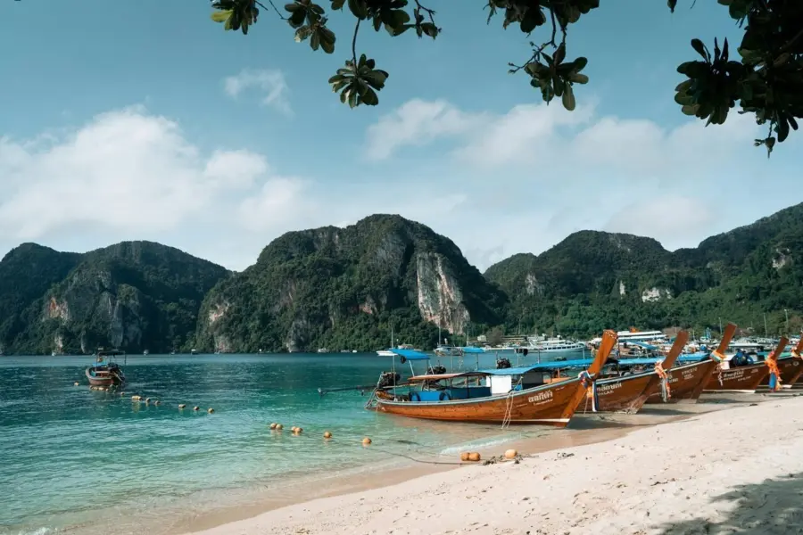 Avila reizen thailand ko phi phi traditionele bootjes