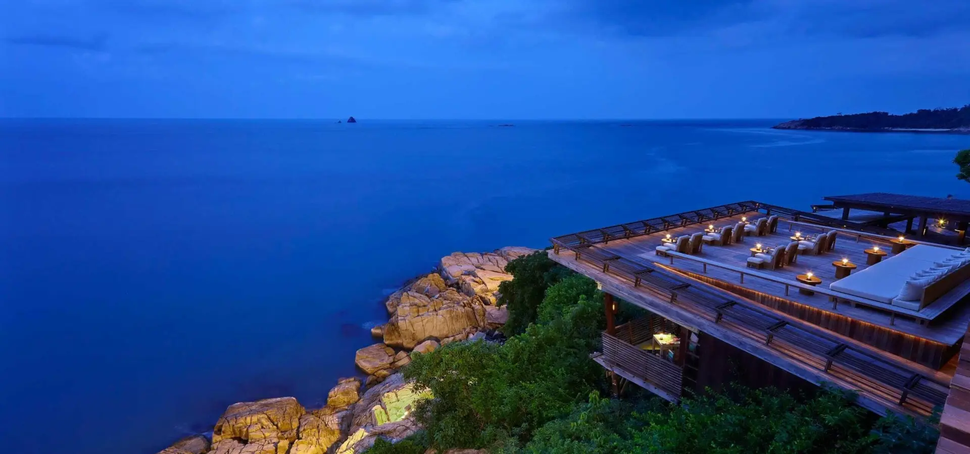 Samui thailand dining on the rocks 1