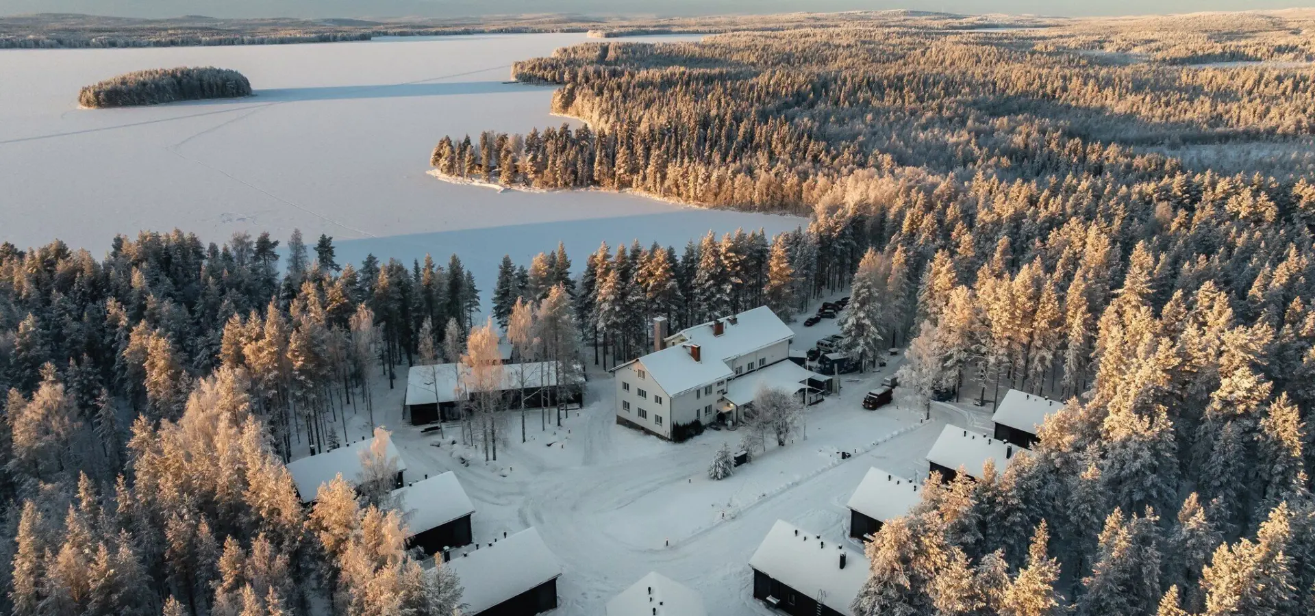 Skyra retreat frozen lake norvajarvi2