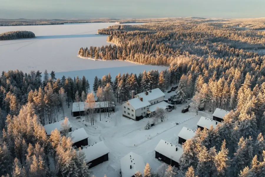 Skyra retreat frozen lake norvajarvi2