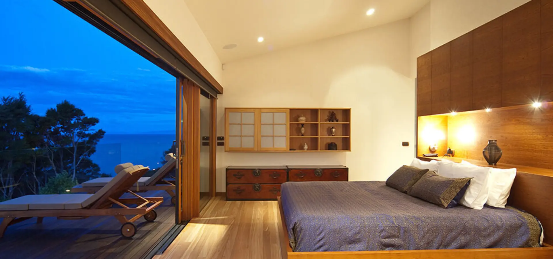 Luxury retreat new zealand split apple retreat luxury suite king size bed