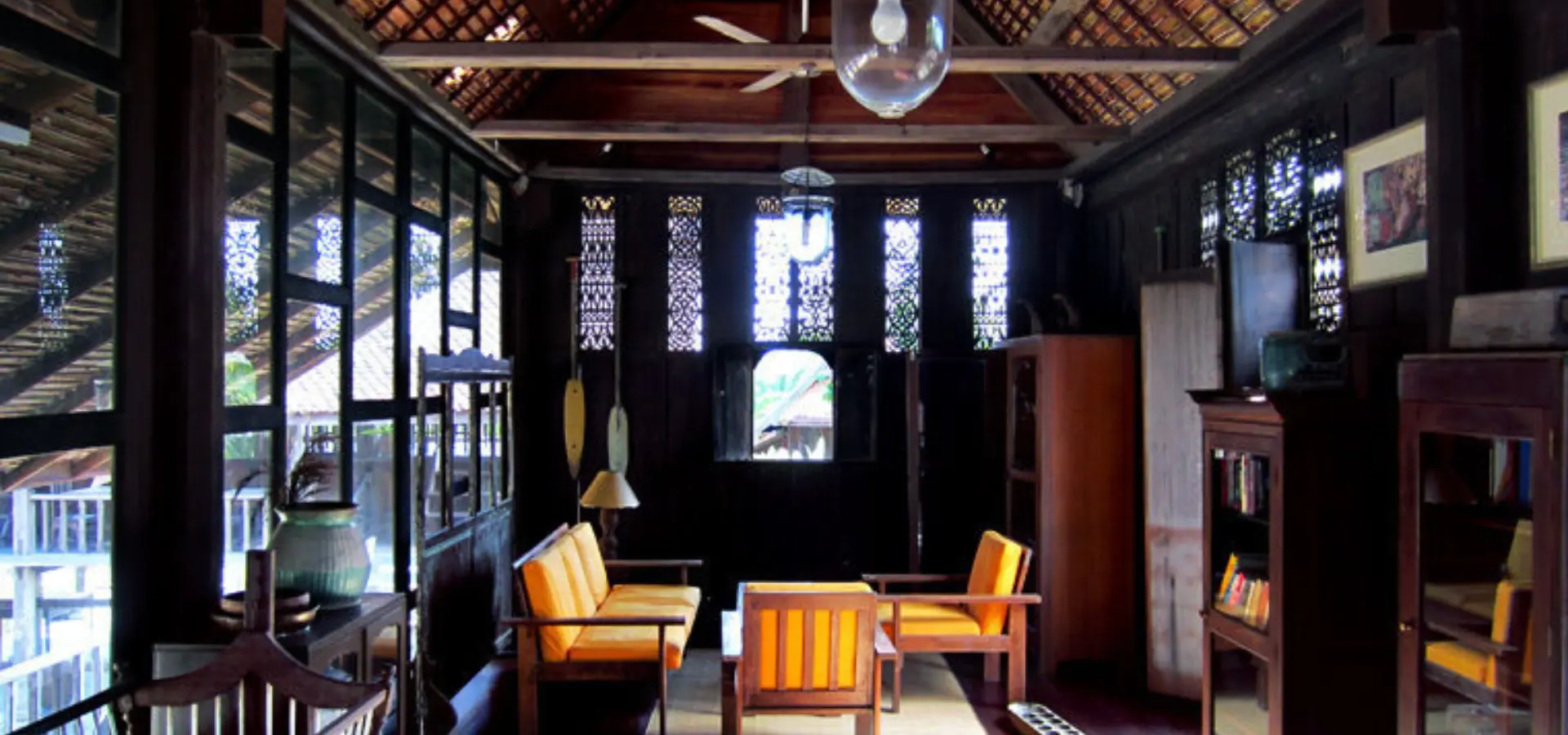 Library reading room 02