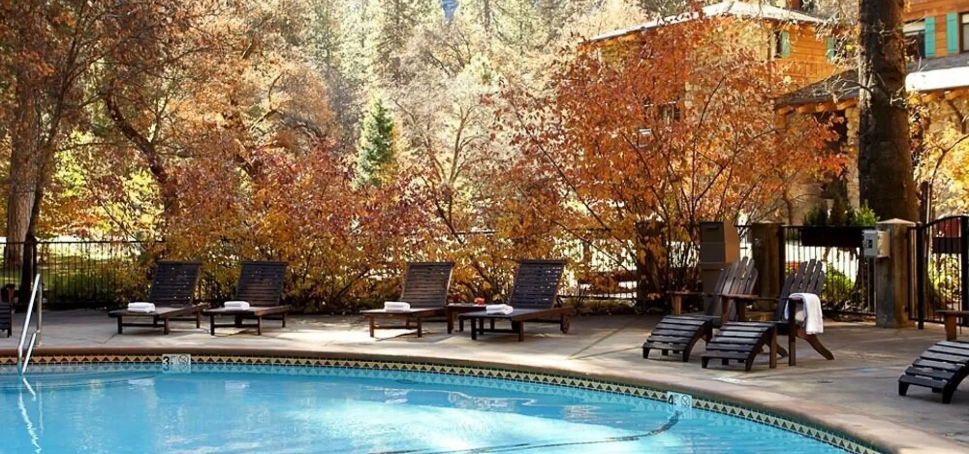 1733926924142 majestic yosemite hotel pool 0022 1000x667