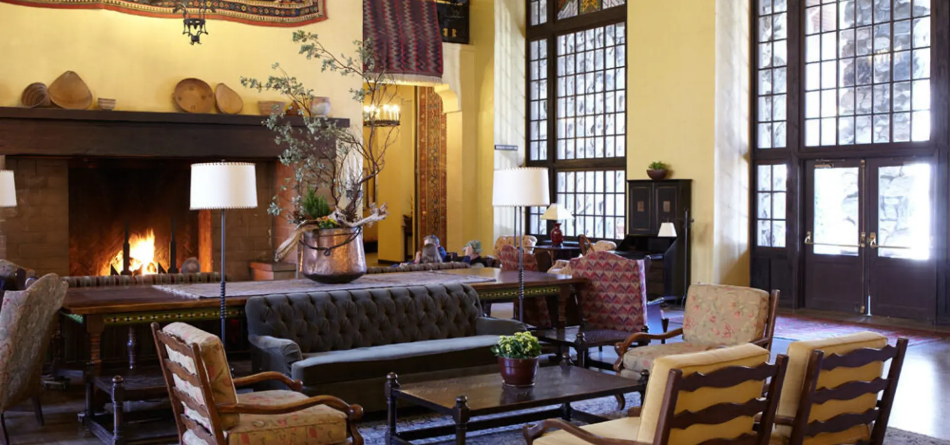1733926924147 the majestic yosemite hotel great lounge 1000x667