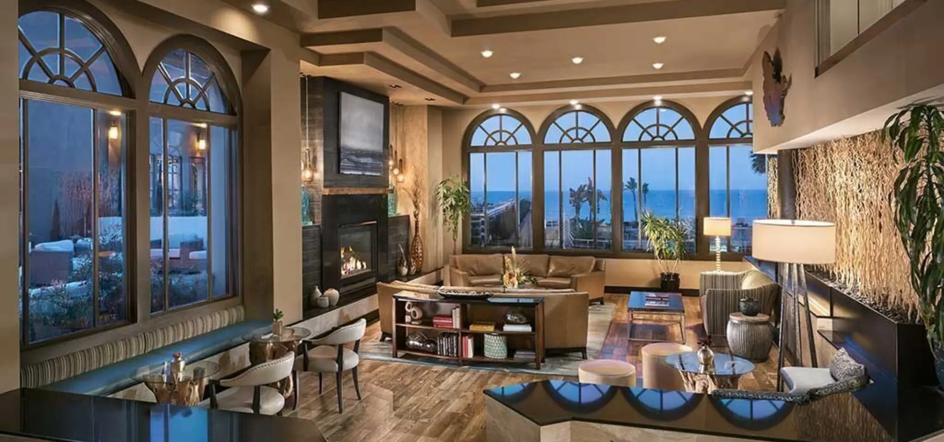 Pismo beach hotels 1204x684 gallery lobby 1024x684 11