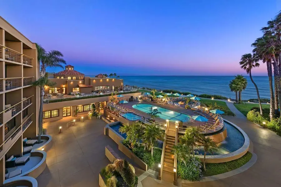 Pismo beach hotels 1024x630 pool gallery 1024x683 11
