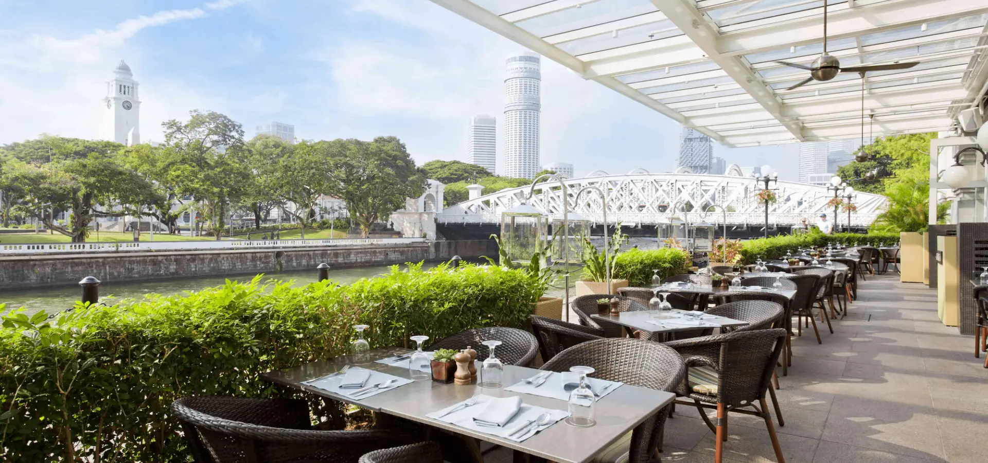 Town restaurant alfresco day time 1 min 1 wide