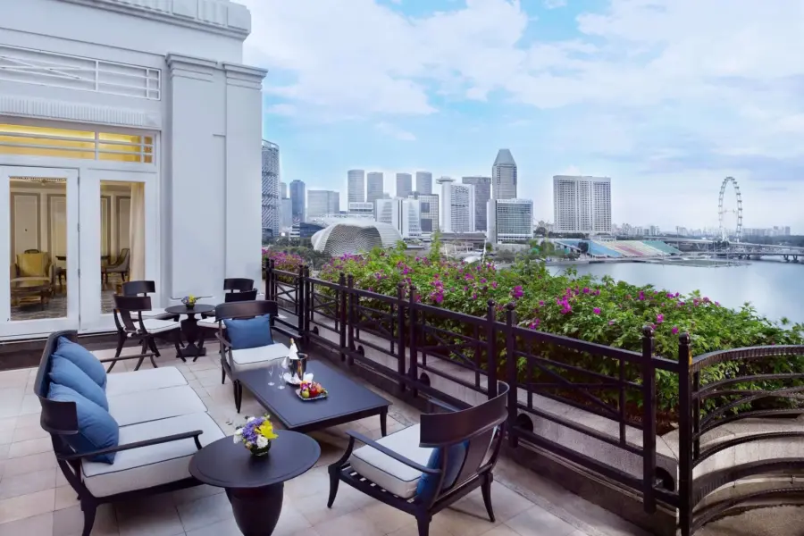 Fullerton suite balcony day champagne 4 min wide