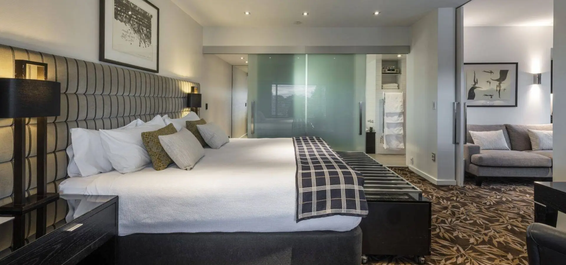 1740568457530 Park Suite Room