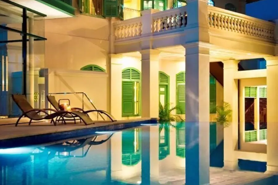 Swimming pool r
