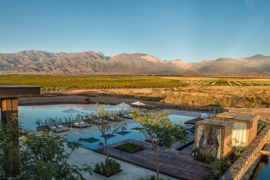 RESORT SPA 2 ME82069 3 Stay Slider