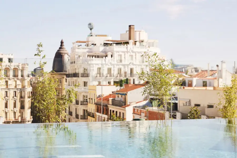 Madrp p0183 rooftop pool view 16x9