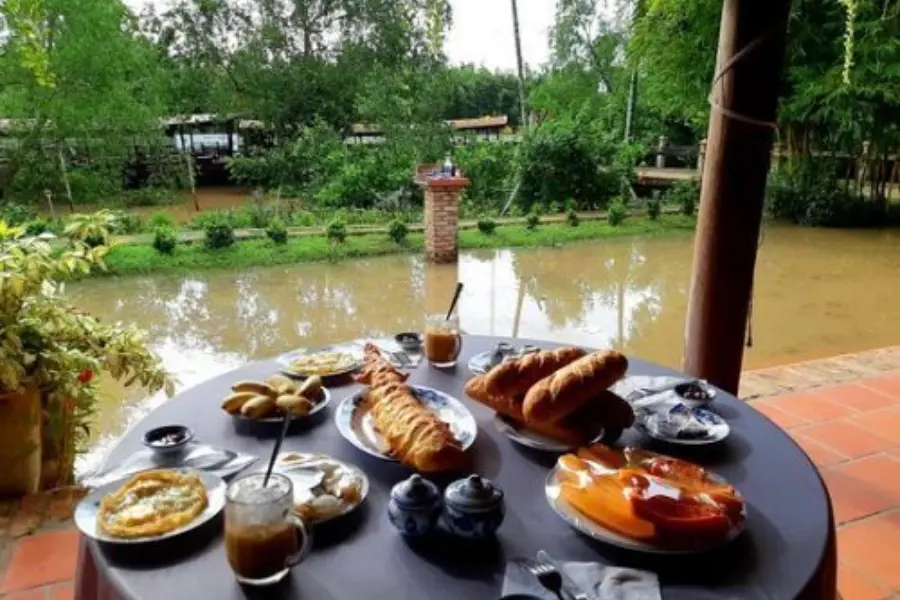 Breakfast in mekong delta 500x375