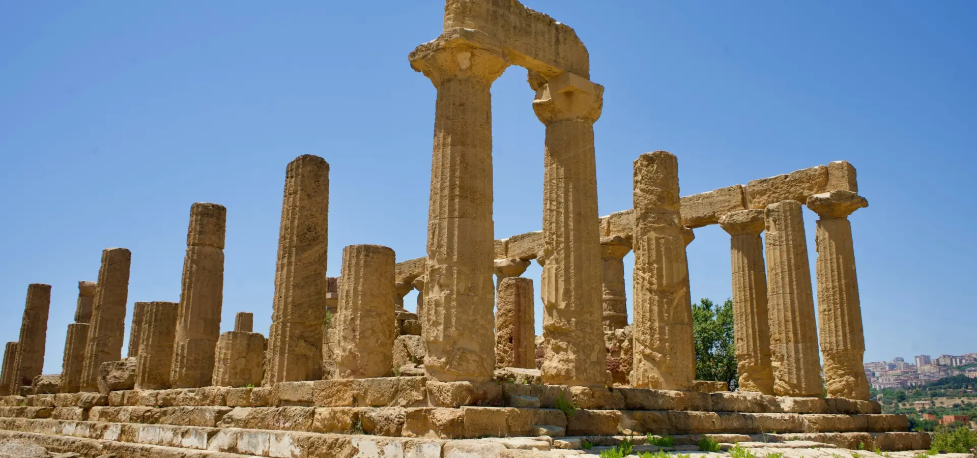 1765978891042meizhi lang isoq3tw7hg8 unsplash