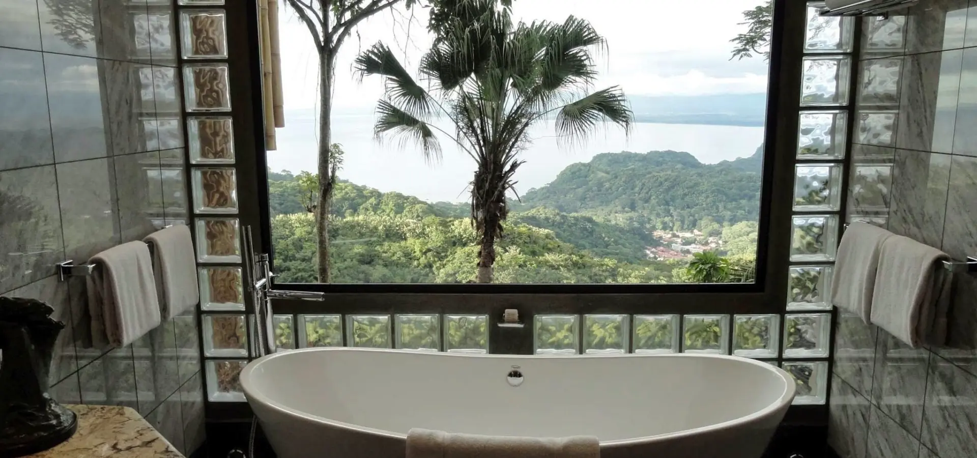 Bathtub room 29 villa caletas1