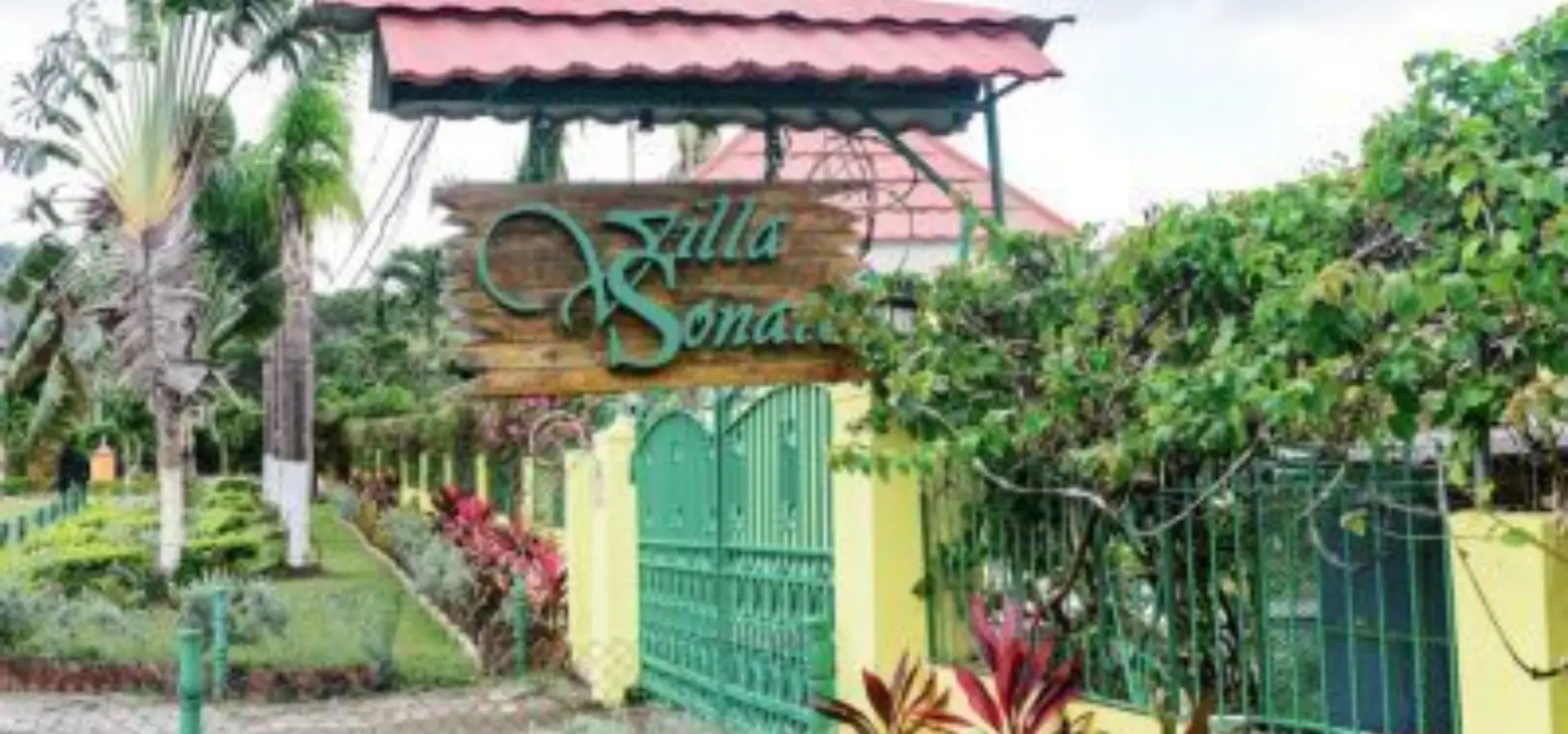 Villa sonate runaway bay 4 400x300