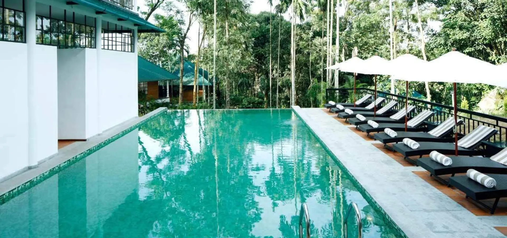 2016 09 23 14 10 52 newwebsite hotel bigbanner 0000s 0004s 0004 jolie lobby