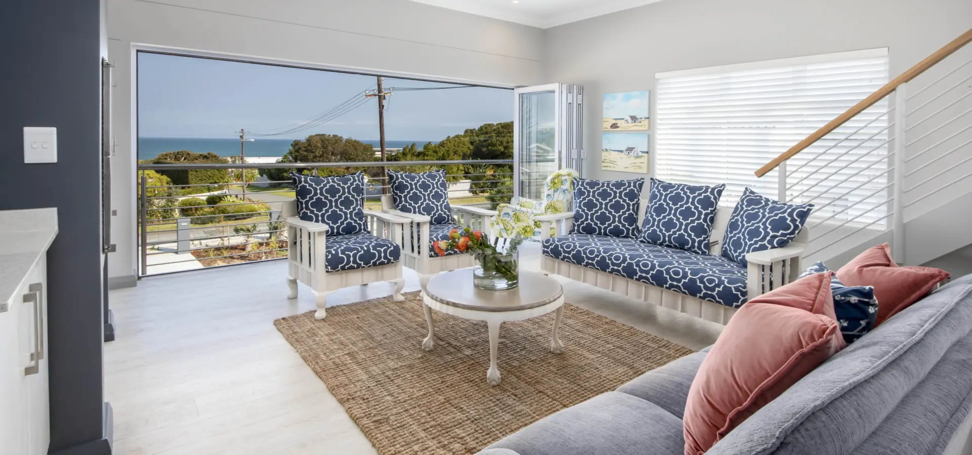 Upstrairs lounge braai a1