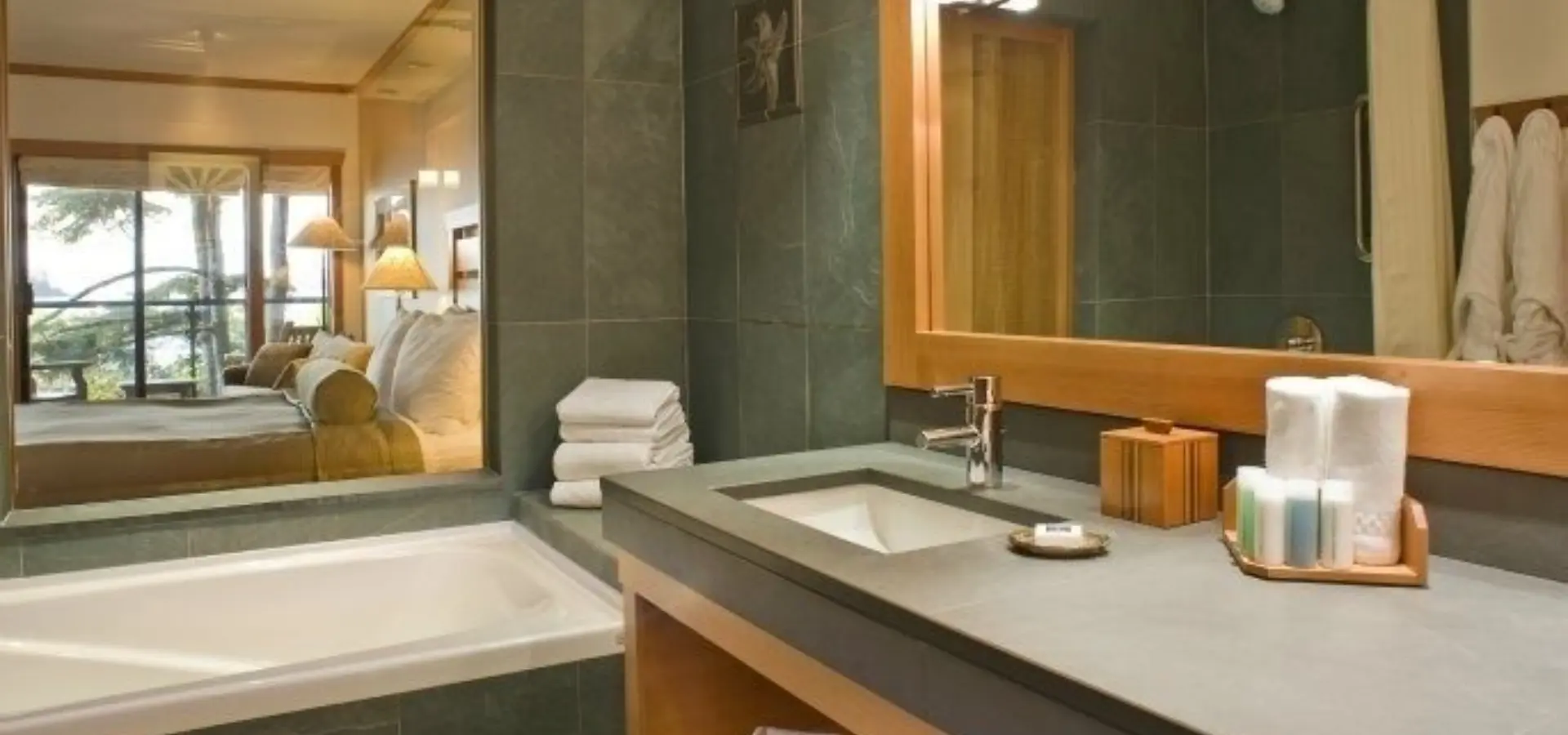 Pointe west facing bathroom 0