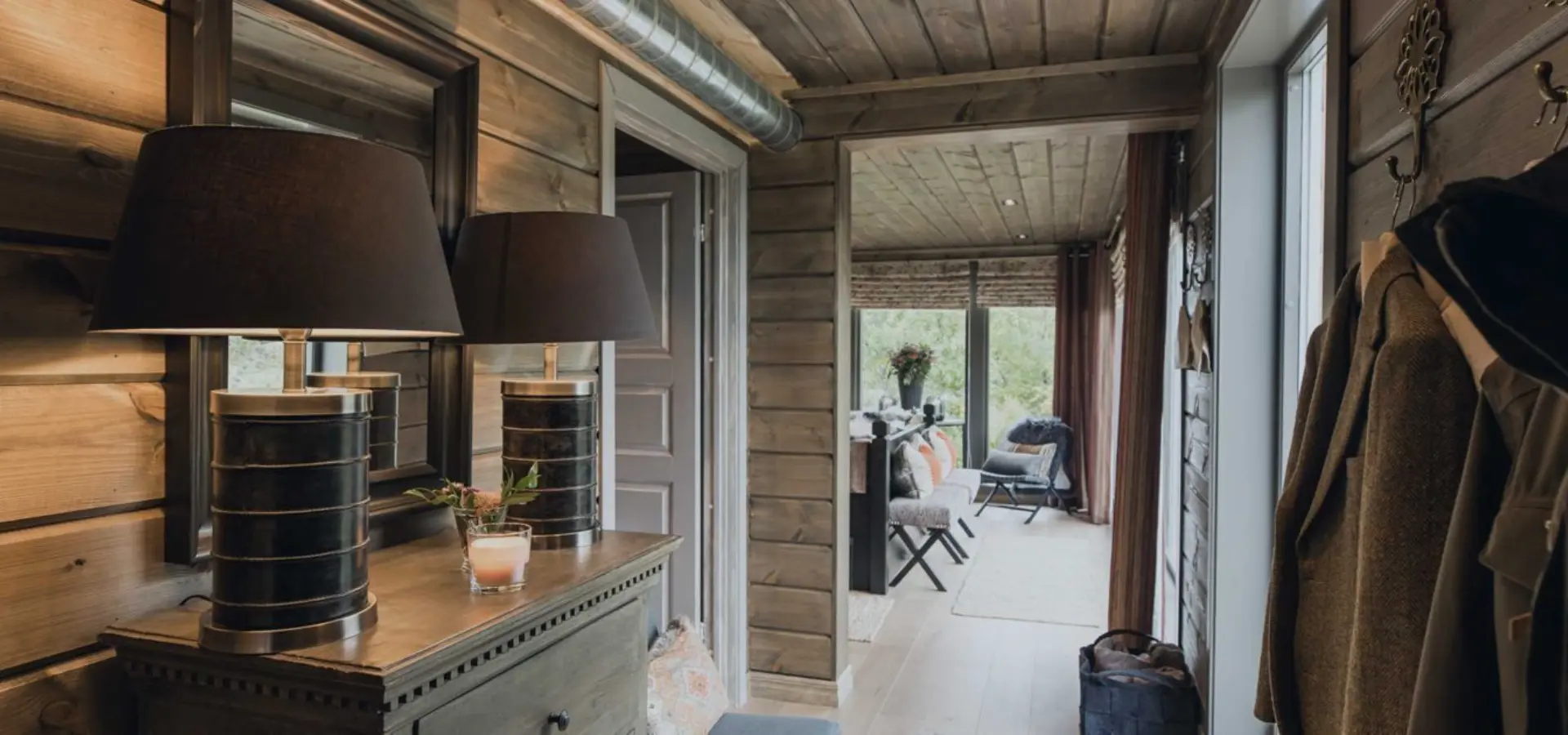 Inside the lodge 1500x630